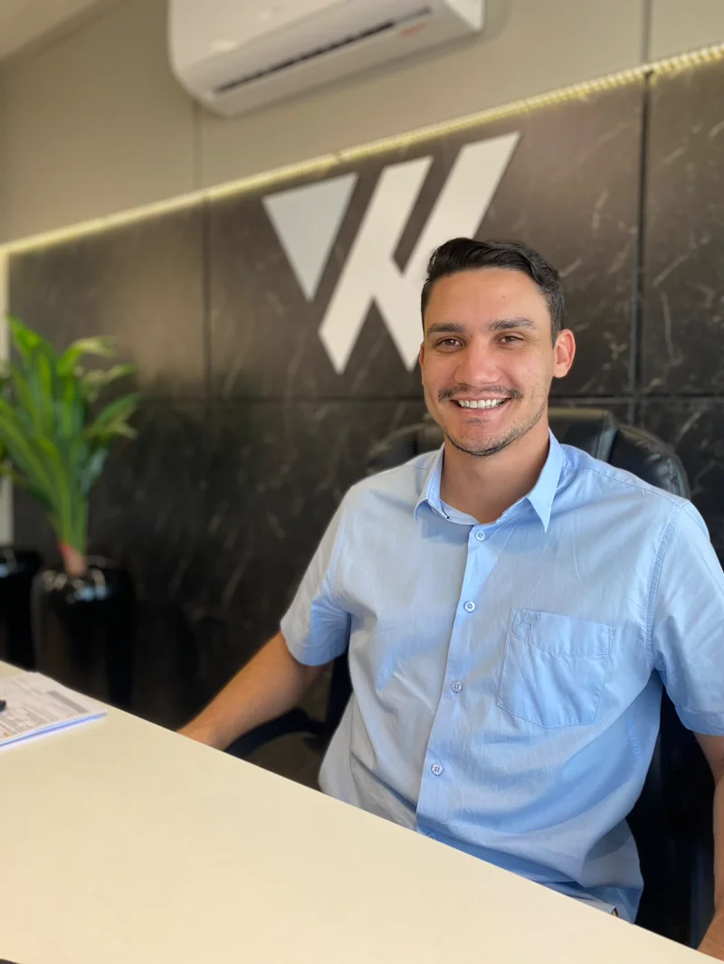 Lucas Walker, responsável técnico pela Walker Contabilidade e Serviços, no escritório em Campo Mourão
